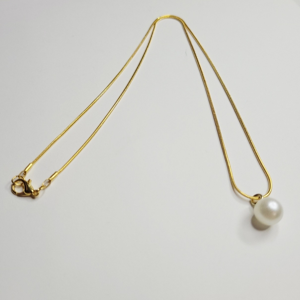 New 21 Inch Gold Color Snake Chain Necklace With Pearl Charm Pendant Understated - Picture 3 of 7